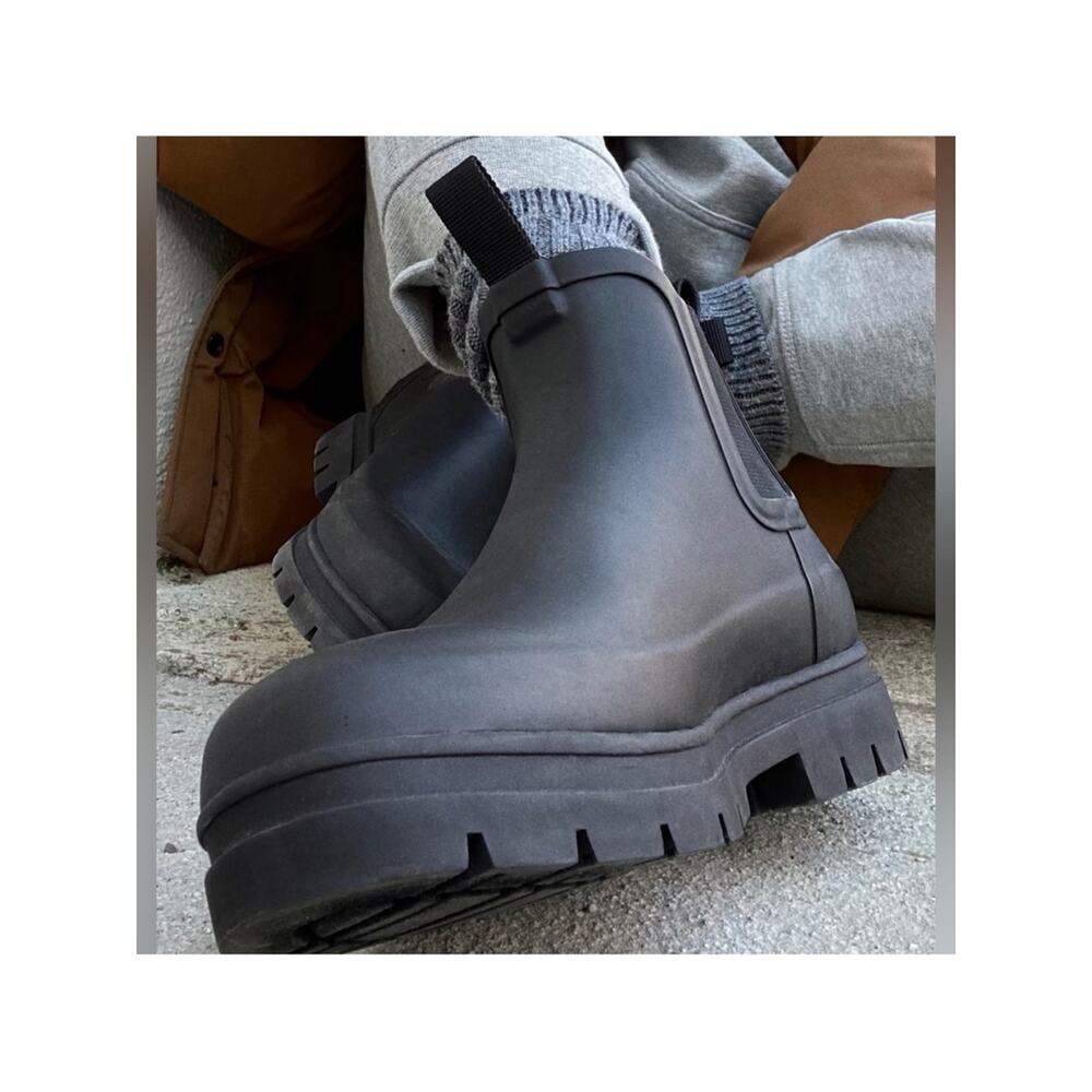 Everlane Black Chelsea Rain Boots Size 7 Waterproof Lug Sole Minimalist NWOB - Picture 6 of 9